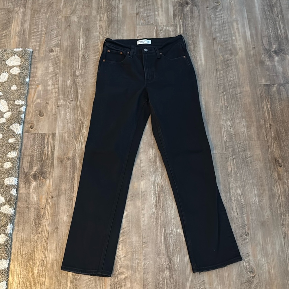 NEW - Abercrombie & Fitch 90’s Straight leg mid-rise denim jean